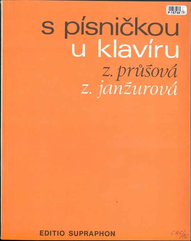 S píničkou u klavíru