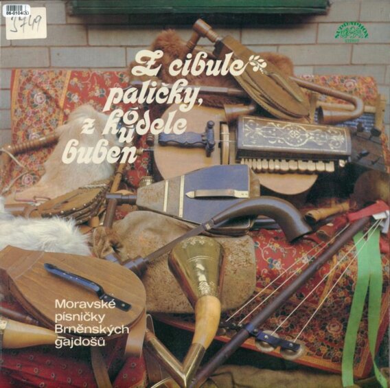 Z cibule paličky, z Kúdele buben