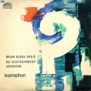 Milan Bláha hraje na elektrofonický akordeon