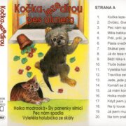 Kočka leze dírou pes oknem