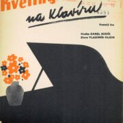 Květiny na klavíru