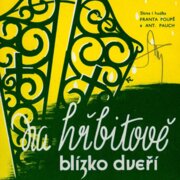 Na hřbitově blízko dveří