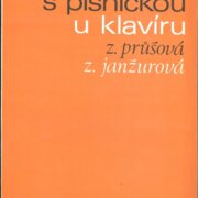 S píničkou u klavíru