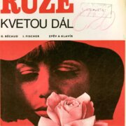 Růže květou dál
