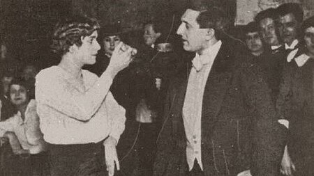 Paralelní svět 1. díl: Hamlet, Bécaud, Sex Pistols