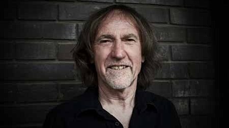 Vladimír „Guma“ Kulhánek - baskytarista rozkročený mezi styly