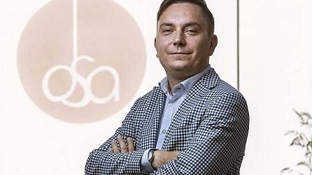 Na cizí účet co hrdlo ráčí