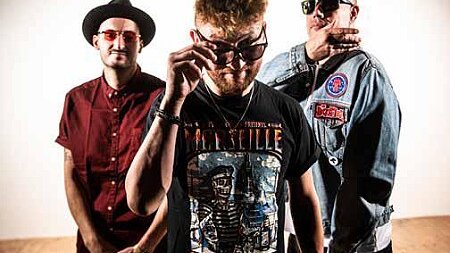 Česká scéna nám přijde upocená