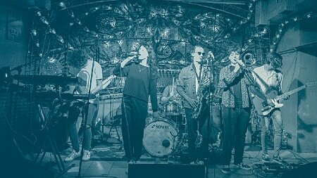 Nedívej se na boty! aneb Jak francouzský producent cepuje české muzikanty