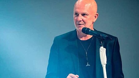 Jsem pořád jen malé dítě, které si hraje s bábovičkami